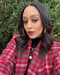 It's #monday Time for #plaid and #red lips 💋