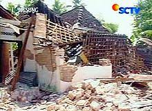 Gempa 27 mei 2006 telah meluluh lantakkan jogja dan sekitrnya (bantul daerah paling parah, sleman,yogyakarta). Gempa Bumi Yogyakarta 2006 Wikipedia Bahasa Indonesia Ensiklopedia Bebas