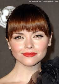 Frisuren mit pony und zopf können sie in ihren computer herunterladen, indem sie auf auflösung bild im download von größe. Frisuren Bilder Christina Ricci Kombiniert Strengen Zopf Zu Vollem Pony Frisuren Haare