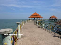 Jangan lupa siapkan kamera untuk berburu foto terbaik dengan spot instagenic dari pantai jepara satu ini. Info Harga Tiket Masuk Pantai Kartini Jepara Penawisata Com