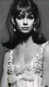 Beautiful And Classic 1960s Flip Hairstyle With Long Bangs This Is How A Flip Should Be Worn 1960s Hair 1960 Hairstyles Flipped Out Hair