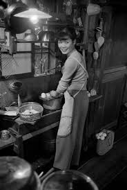 20 Year Old Michiko Jinuma A Fashion Student Tokyo Japan 1951 Via Magnum Photos Japon Voyage Tokyo Photo Noir Et Blanc