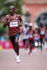 At the 2016 summer olympics, kipchoge became the second kenyan male to win an olympic marathon gold medal. Pe12pququlicmm