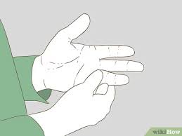 Nach einem ereignis wie zum beispiel einem schlag oder sturz auf die hand, dem aufprall eines harten gegenstands oder auf einem harten gegenstand, kann ein fingerbruch vorliegen. Den Bruch Eines Fingers Erkennen Wikihow