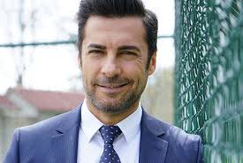 турецкий актер мехмет акиф алакурт и его жена фото Barysh Kylych Tureckij Aktyor I Montazhyor