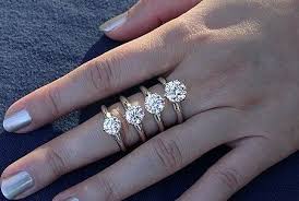 What Is The Average Diamond Size For An Engagement Ring Now You Could Ask Your Relatives And Friends Who Have Bou Diamond Carat Size Carat Comparison Diamond