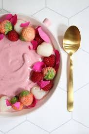 Raspberry Rose And Lychee Smoothie Bowl Smoothie Bol Framboise Alimentation