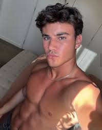 devon.peters @colbymanagement #parttimemodel #commercialrealestatebroker  📸1,5,6 by @benjamin.veronis @vero.magazine 📸7 by @iamdirtyfame #hotmen  #hotmensbody #hotmenofinstagram #nicesmile #hunkymen #malecrushes247  #fitguysofig #fitguys #fitmen #fitdudes