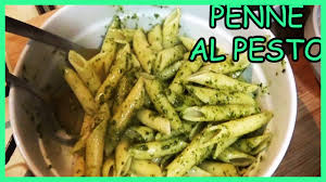 Stendere il panetto di impasto farcilo stendendo il pesto di basilico, mettere il fiordilatte, il parmigiano grattugiato e i ciuffi di ricotta, infornare nel forno a legna per circa 1 m a 450° all'uscita del forno aggiungere le noci e un filo. Pasta Al Pesto Di Basilico Fresco Le Ricette Di Zio Roberto Youtube