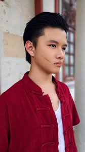 🕰️ 同一个阿明，不同的命运。 当历史被改写，纯真的笑容，也能变成冷冽的锋芒。 🔫  一转身，我不再是善良少年，而是1930年代最狠的角色——黑化阿明。 🎬 谢谢《命运使者