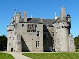 Chateau De Kerouzere Mapio Net Chateau Chateau France Le Manoir