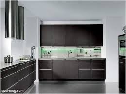 اسعار المطابخ الخشب 2020 افضل واجمل انواع المطابخ بالصور Modern Black Kitchen Modern Grey Kitchen Cupboard Design