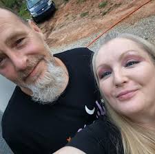 Mechanic needed to replace check engine light bulb in 2011 Kia Sorento