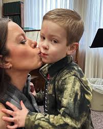 Kelly Cheney Trust (@kellymariefitmom) • Instagram photos and videos