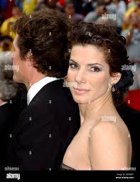 Sandra Bullock and Hugh Grant arriving at the world premiere of Miss  Congeniality 2, Leicester Square, London. Doug Peters/allactiondigital.com  Stock Photo