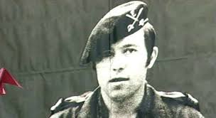 Foi um dos capitães do exército português que liderou as forças revolucionárias durante a revolução de 25 de abril de 1974, que marcou o final da ditadura em portugal. Salgueiro Maia Rtp Arquivos