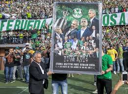 Reinaldo rueda puede convertirse este miércoles en el tercer técnico colombiano en ganar una copa libertadores si atlético nacional vence en medellín al ecuatoriano con nacional obtuvo el título del torneo finalización 2015 y la superliga en 2016. La Emotiva Despedida De La Aficion A Reinaldo Rueda