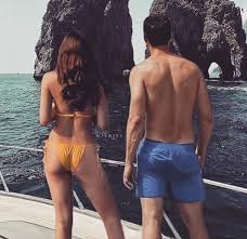 Paola Adli Kullanicinin Fifty Shades Freed Panosundaki Pin Gotik Modasi Kirmizi Dudaklar Kalcalar