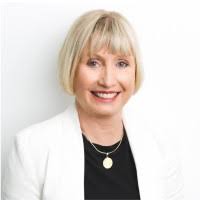 Kerry Petersen's Instagram, Twitter & Facebook