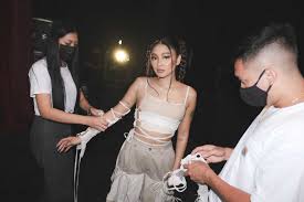 Jun 13, 2021 · walang comments about their outfit. Nadine Lustre S White Outfit For Absolute Madness Was Made Of 10 Upcycled Fabrics
