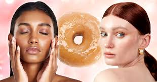 Kjenner dere noen sånne: Damer som bruker veldig mye fuktighetskrem, og er  blanke i huden hele dagen..?