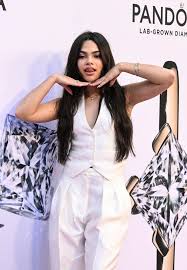 Ariana Greenblatt flash car backseat