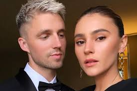 He has appeared on one youtubers react video with the finebros, which is youtubers react to rejected. Stefanie Giesinger Verlobung Dieses Zeichen Deutet Darauf Hin Gala De