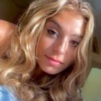 Isabella Kirk's Instagram, Twitter & Facebook