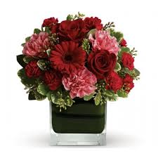 Romantic Red And Pink Flower On This Christmas Holiday Season With Special Gift For Speci Red Flower Arrangements Pink Flower Arrangements Anniversary Flowers