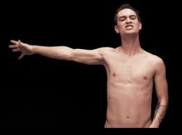Brendon Urie Of Panic At The Disco Girls Girls Boys Video Moira Dawson Brennan Hahahahahahahaha Disco Emo Love Brendon Urie
