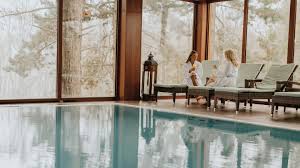 Les Plus Belles Piscines Interieures D Hotels En France