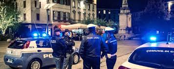 Il coprifuoco è un segnale devastante per la cittadinanza e di cui fontana pagherà le conseguenze a livello la regione lombardia gioca d'anticipo per non farsi più travolgere dal covid e si mette in. Covid Nella Bozza Del Dpcm C E Il Coprifuoco Dalle 22 Alle 5 In Lombardia Rischio Negozi Chiusi E Stop Agli Spostamenti Cronaca Roma