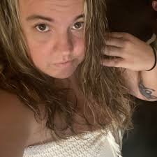 Heads up there is a wreck at the Jessop exit greyhound vs dump