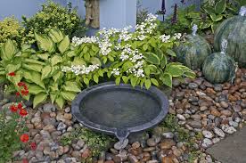 Sie brauchen dazu nur ein paar natursteine, eine pumpe und ein kleines wasserbecken. Gartengestaltung Mit Wasserspiel Die Schonsten Ideen