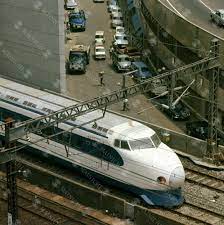 夢の超特急開通 東海道新幹線開業を前に 東京 有楽町付近を走行する試運転列車 列車 有楽町 東京