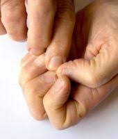 Dacă au apărut pete de pe alb unghiilefundalul bolilor renale sau inimii, motivele apariției lor și ordinea tratamentului trebuie să fie determinate de terapeut care conduce observarea. Ce Dezvaluie Unghiile Despre Sanatate