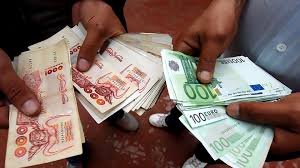 Marche Noir Des Devises Vers Une Flambee De L Euro Face Au Dinar Algerien Euro Money Personalized Items
