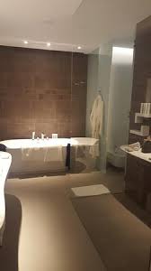 Burj al arab, dubai, united arab emirates. Stilvolles Badezimmer Mit Wanne Und Dusche Picture Of Nikki Beach Resort Spa Dubai Tripadvisor