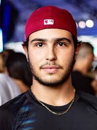 Igor Jansen assina com a Globo e estará em novela das seis