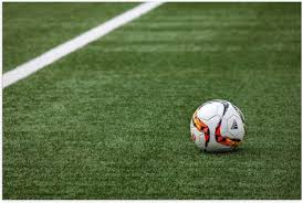 2 definities op encyclo een. Bol Com Poster Voetbal Op Groen Voetbalveld 60x40cm Foto Op Posterpapier