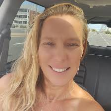 Where to find a bakery for a hot pink 21st birthday cake in Ocean City, MD?