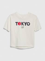 ギャップ（gap inc.、nyse:gps）は、アメリカの最大の衣料品の小売店の一つ。 自ら製品を企画し、自社製品として委託生産させ、自らのチェーン店で販売する製造小売業（spa:specialty store retailer of private label apparel）という形態である。 Tokyo Gapãƒ­ã‚´tã‚·ãƒ£ãƒ„ ã‚­ãƒƒã‚º Gap