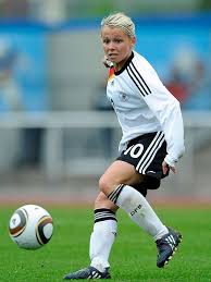 Fußball · beinhaltet daten zu den spielern der nationalmannschaft. Julia Simic Frauenfussball Fussball Nationalmannschaft Frauenfussball Deutschland