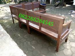 Di bandingkan dengan jenis jenis kursi bahan kayu lainnya , namun kembali lagi semua harga kursi juga di pengaruhi ukuran dan kursi tamu memang banyak sekali jenis dan modelnya, di antara aneka jenis kursi tamu sudut. Kursi Sudut Polos Dari Kayu Jati