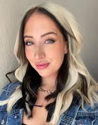 Kristen Shine's Instagram, Twitter & Facebook