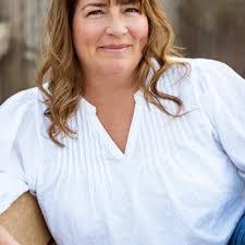 Stephanie Gump's Instagram, Twitter & Facebook