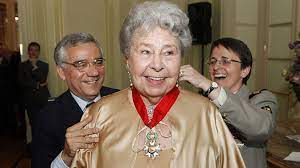She was reared in a musical family. Ooegeucbi0hzvm