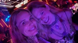 Así es Barbi, la hija de Emiliano Suárez y la marquesa de Mariño, y así ha  celebrado con su familia su 18 cumpleaños