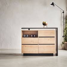 Epingle Par Melanie Bologna Sur Salle A Manger Salon En 2020 Casier Range Bouteille Meuble Bar Table De Repas Carree