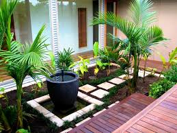8 cara menghias ruang tamu sempit menjadi terlihat lapang. 30 Desain Taman Depan Rumah Minimalis Sederhana Rumahku Unik